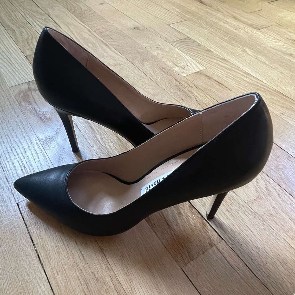 Charles David black pumps